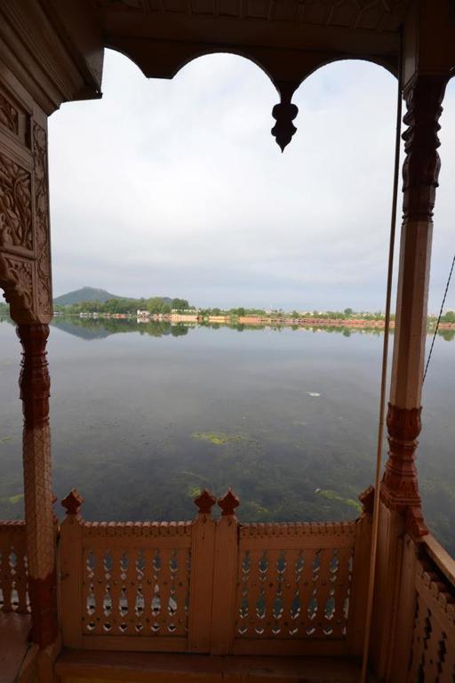 Houseboat Lily Of Nageen Srinagar  Exterior photo